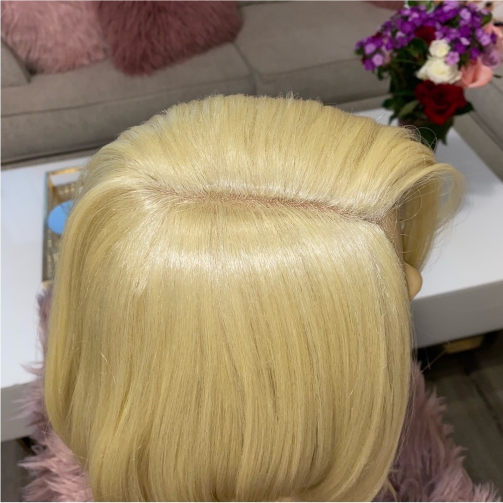 New Balance Golden Blonde Women's Wig - Picture 5 of 7